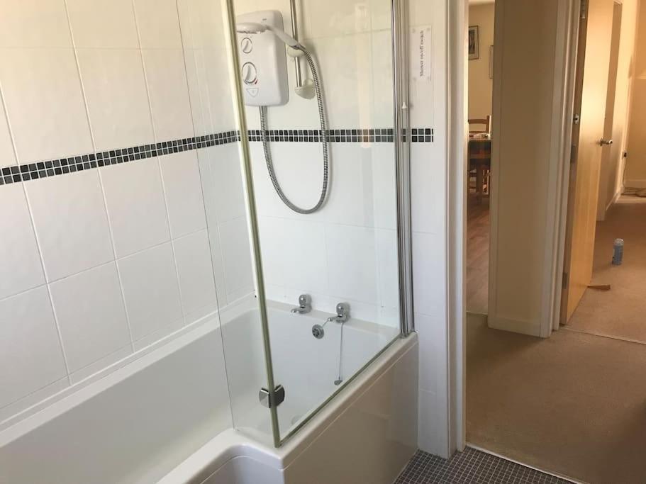 Great Offer 2 Bed Tenby Flat Free Parking Exterior photo